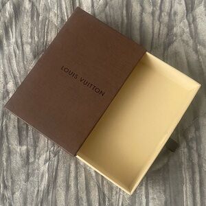 💯 Louis Vuitton small storage box